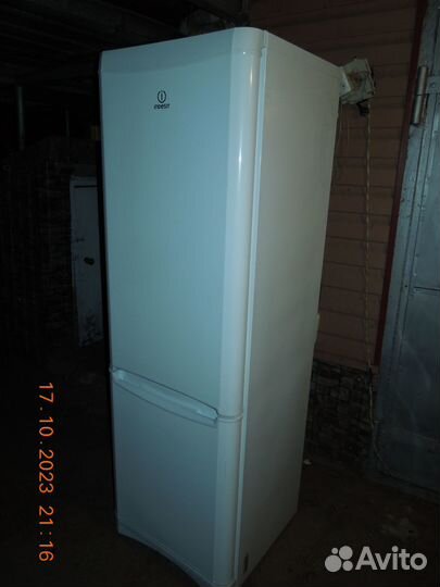 Холодильник 2х камерный