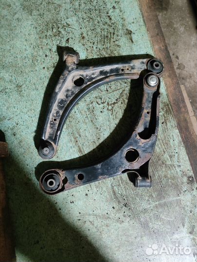 Рычаги нижние передние Лансер 10