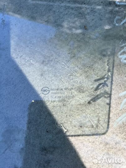 Стекло двери заднее левое Mazda 3 BK