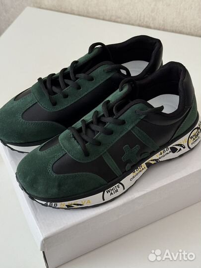 Кроссовки женские