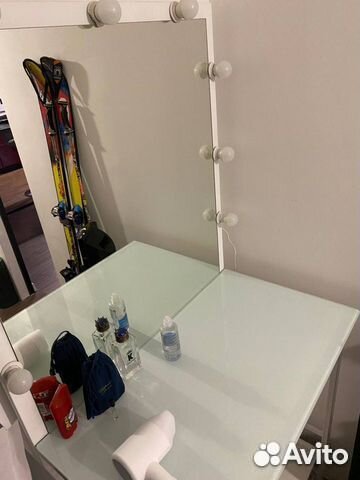 Стол визажиста / гримерный стол