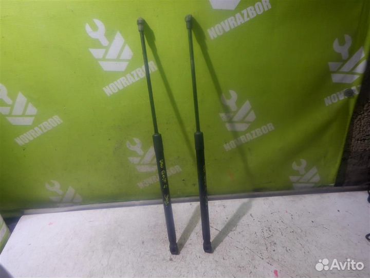 Амортизатор крышки багажника Фольксваген Гольф 4