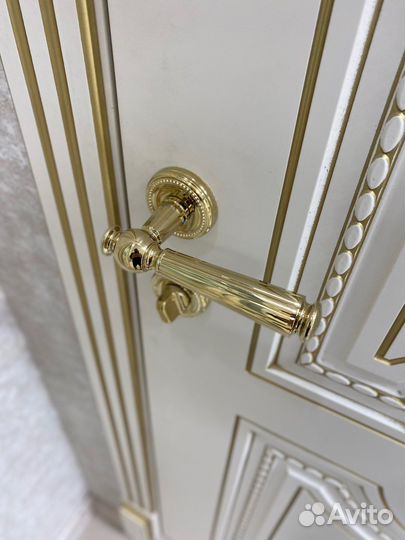 Двери «Сан-Рэмо» эмаль+золото и орех