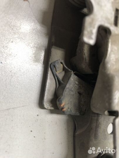 Замок капота Volksvagen Jetta 5 2005-2010г