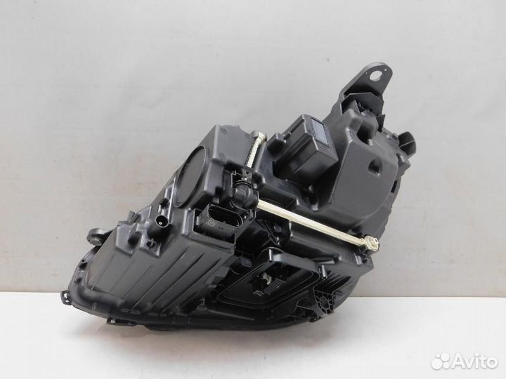 Фара правая Mercedes-Benz E-Class