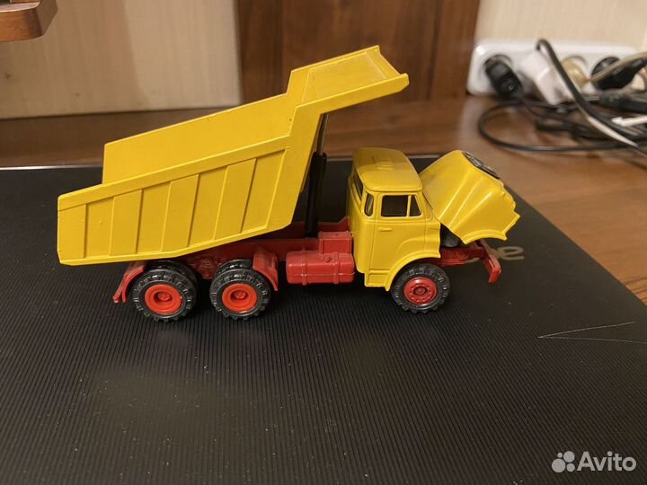 Модель самосвала man 1:50