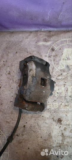 Суппорт тормозной передний правый Mitsubishi