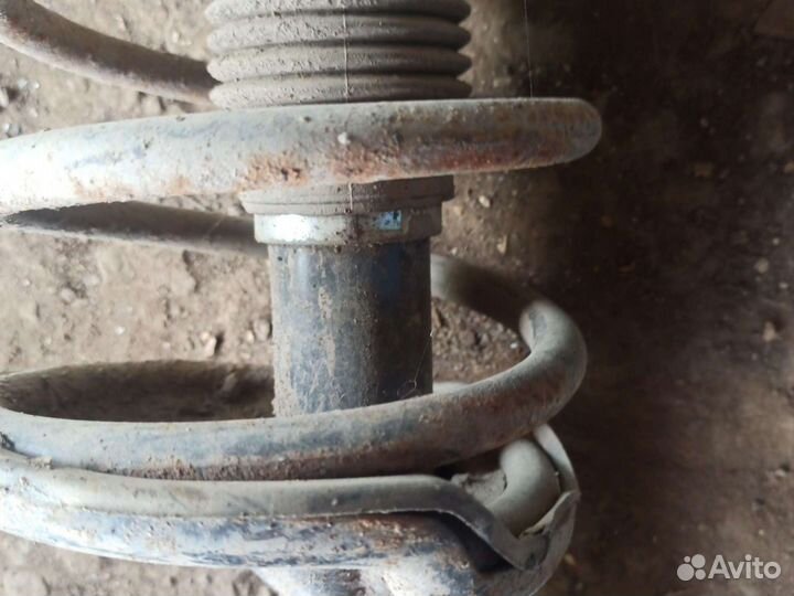 Стойка передняя правая Hyundai Matrix