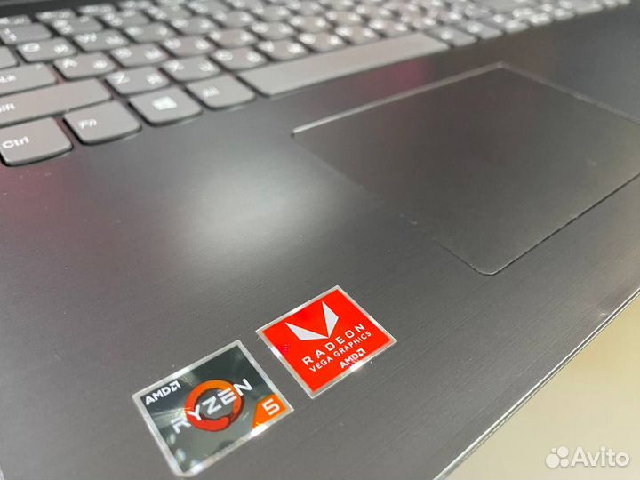 Lenovo Ryzen 5 / 12GB + SSD / Vega 8 + Radeon 540