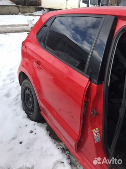 Дверь задняя правая на volkswagen polo