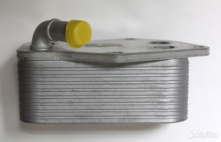 Радиатор масляный VAG 2.5tfsi 07K117021C