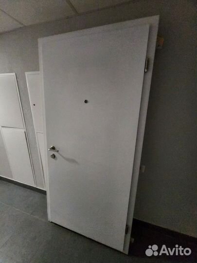 Дверь входная от застройщика пик