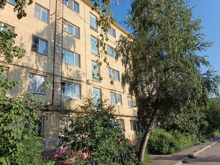 Комната 13 м² в 5-к., 2/5 эт.