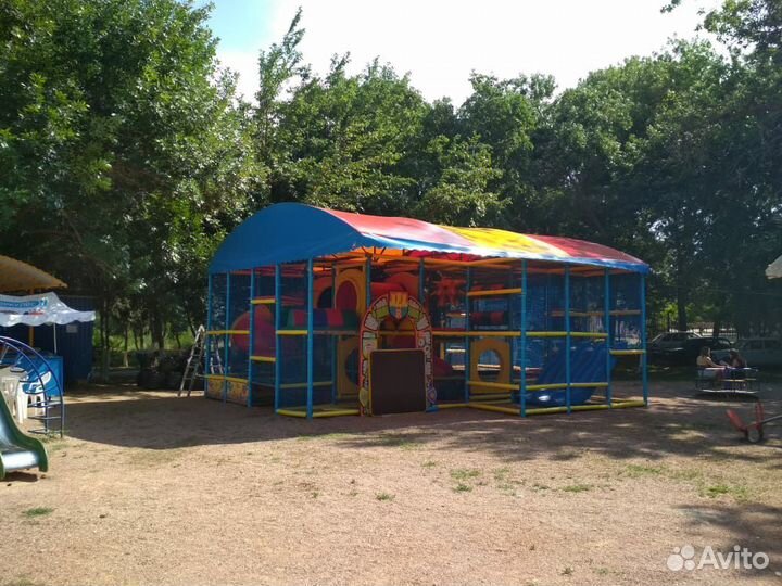 Детский аттракцион, лабиринт