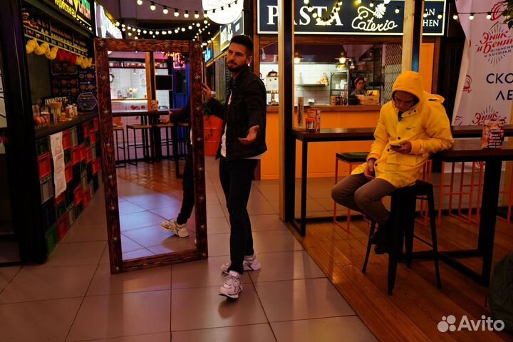 Гримерное зеркало с лампочками