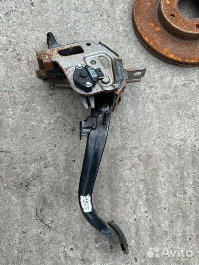 Педаль сцепления Kia Rio 4 1.4 G4LC МКПП 2017