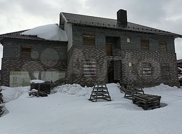 Коттедж 300 м² на участке 6 сот.