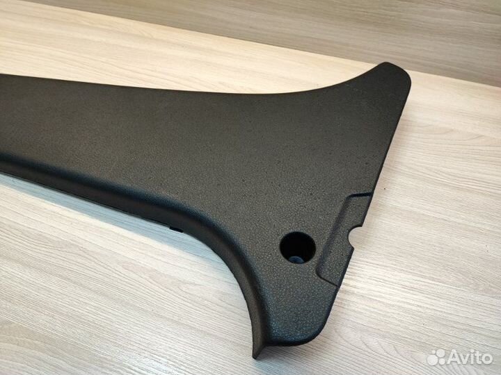 Обшивка средней стойки левая LADA X-Ray Cross