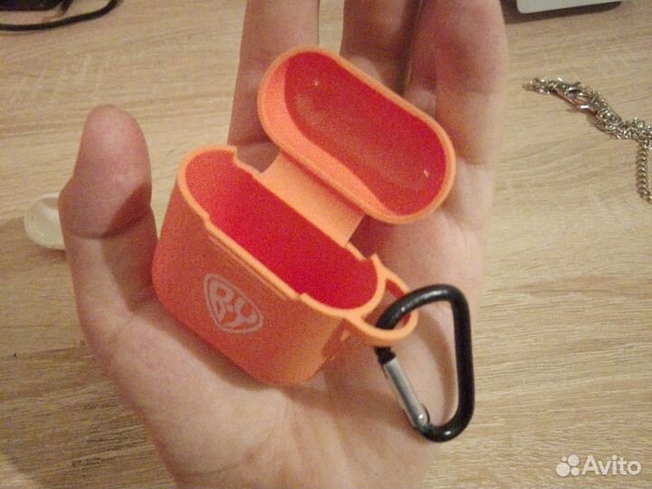 Чехлы для беспроводных наушников