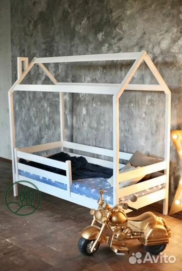 Детская кроватка домик из массива от 3 лет
