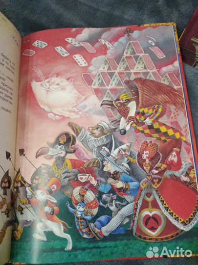 Детская книга Алиса в стране чудес, в Зазеркалье