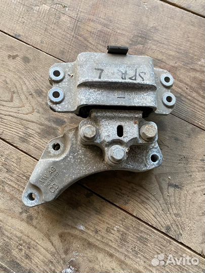 VAG опора двигателя