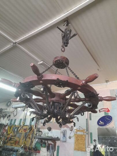 Продам люстру