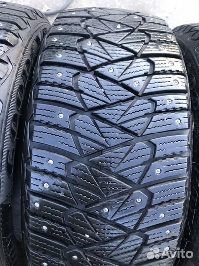 Goodyear Ultragrip 600 215/55 R16