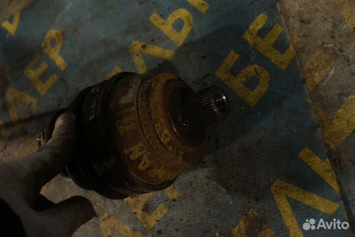 Передняя правая полуось Volkswagen Sharan