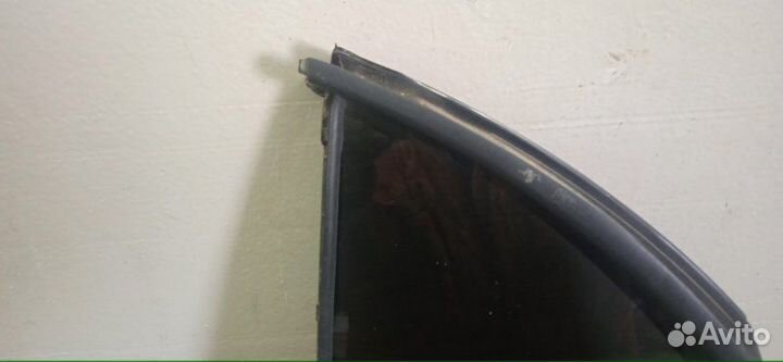 Стекло заднее левое Nissan Micra K12E CR12DE 2007