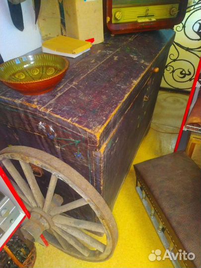 Сундук старинный большой