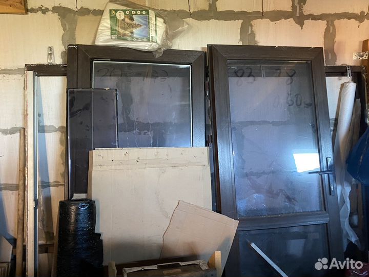 Продается блок с дверью и понорамным окном rehau