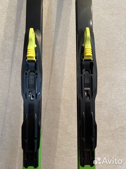 Лыжи беговые с палками, и ботинками