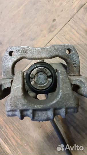 Суппорт тормозной задний левый volkswagen polo