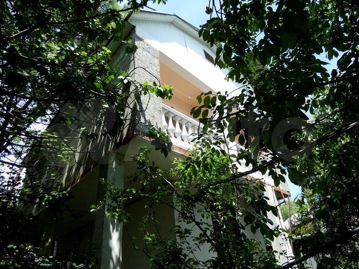 Комната 23 м² в 4-к., 1/2 эт.