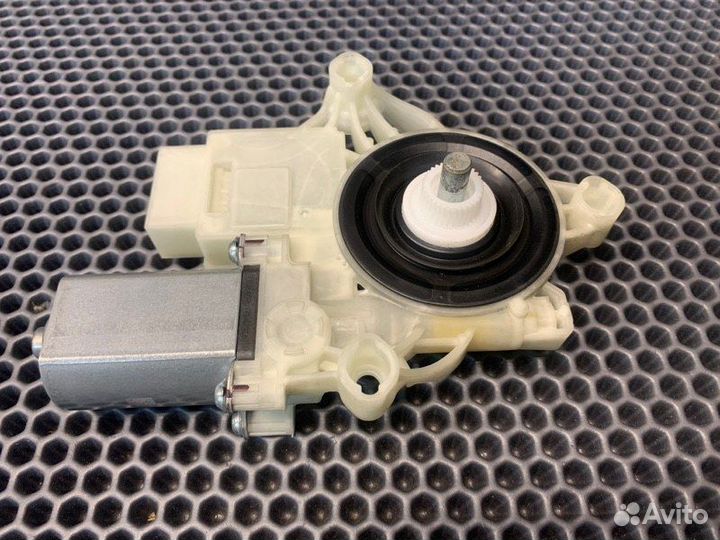 Мотор стеклоподъемника задний правый Bmw X7 G07