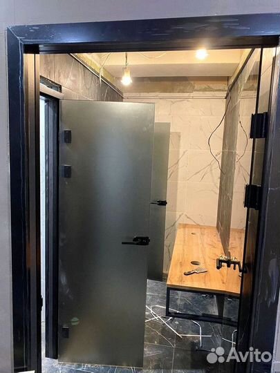 Распашные стеклянные двери