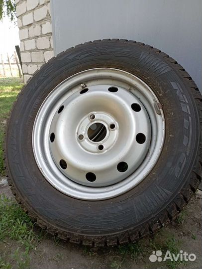 Nitto Therma Spike 185/70 R14 88T