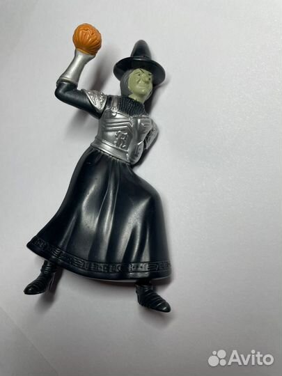 Игрушка из макдонольдса ведьма