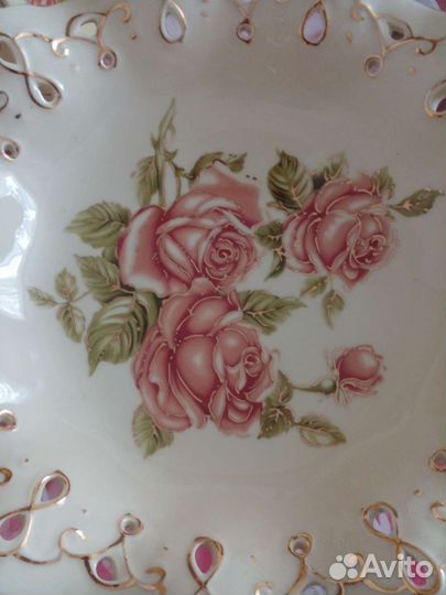 Ваза для фруктов на ножке