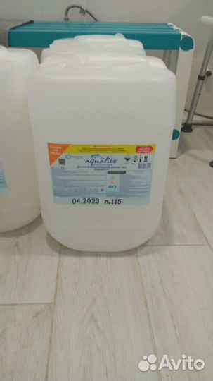 Пустая пластиковая канистра