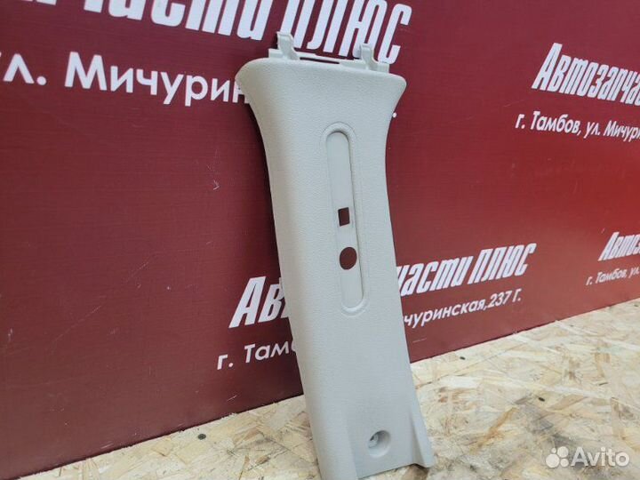 Обшивка средней стойки левая Renault Logan