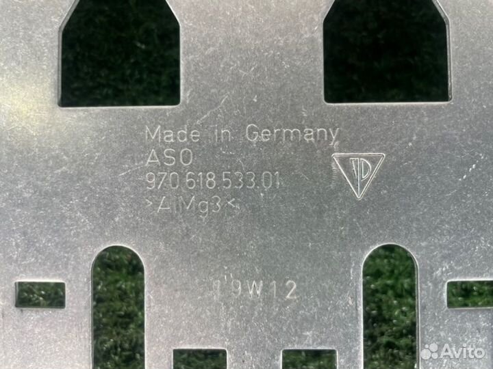 Кронштейн блока управления двигателем Porsche