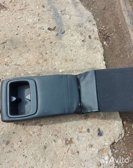 Подлокотник заднего дивана Мазда 6 gh
