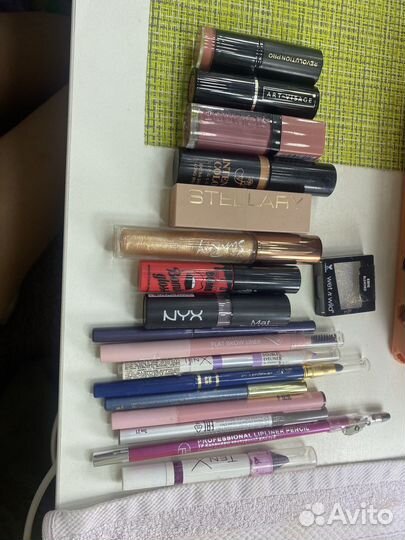 Помады и карандаши для губ пакетом