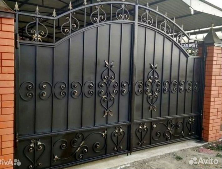 Кованные распашные ворота от производителя