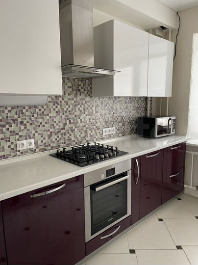 3-к. квартира, 85 м², 2/10 эт.