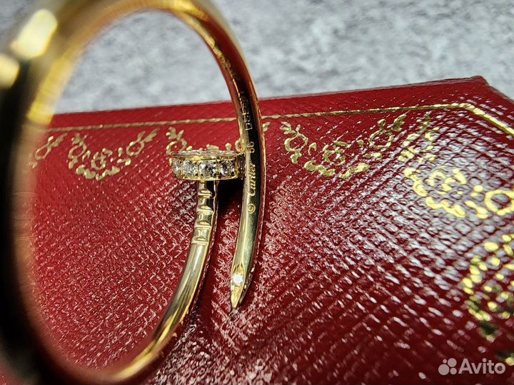 Золотое кольцо Cartier бриллиантами