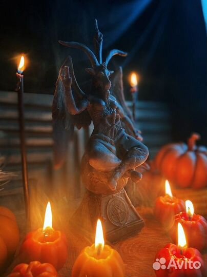 Черная свеча из пчелиного воска «Бафомет»