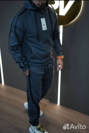 Спортивный костюм